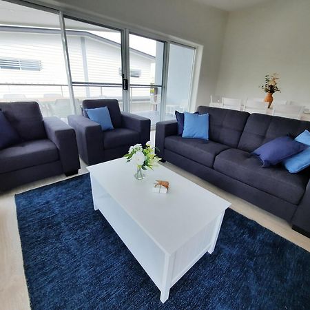 Moby Dick Waterfront Resort Motel Ямба Екстериор снимка